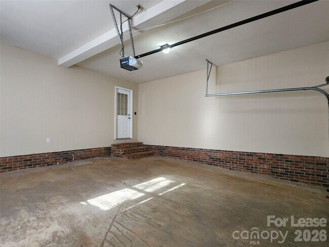 Building Photo - 417 Wintergreen Ct