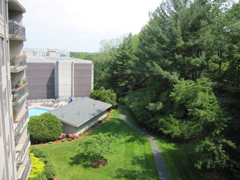 Building Photo - 1550 Worcester Rd