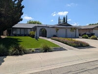 Building Photo - "Charming 3-Bedroom Retreat with 2 Full Baths in Prime Visalia Location - 1,594 Sq. Ft. of Comfor...