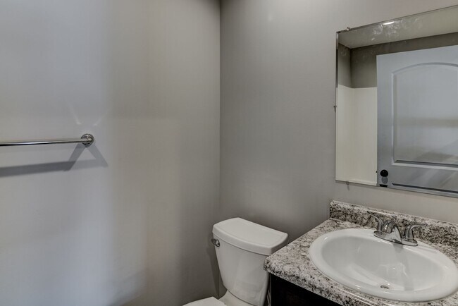 Building Photo - 3 Bedroom Town Home