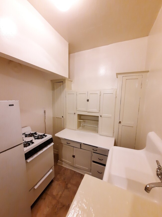 Building Photo - 6141 Afton Pl