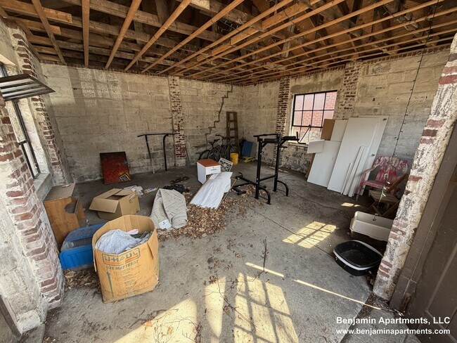 Building Photo - 23 Moraine St