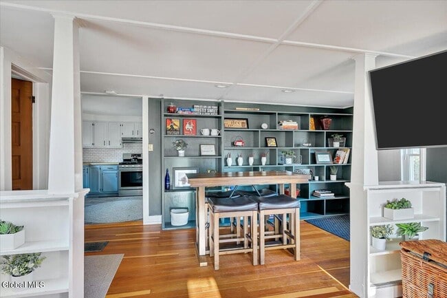 Building Photo - 138 Elm St