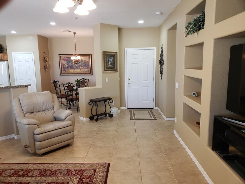 Building Photo - 3818 E Hazeltine Way
