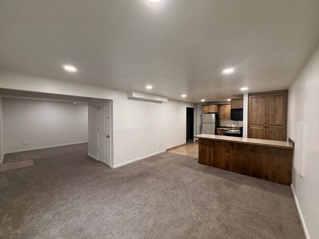 Building Photo - 3004 S Perennial Ct