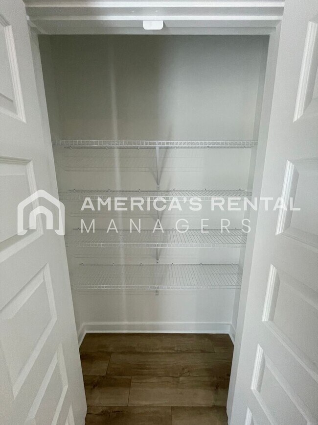 Building Photo - Available Now!! PRICE REDUCTION*** SIGN A ...