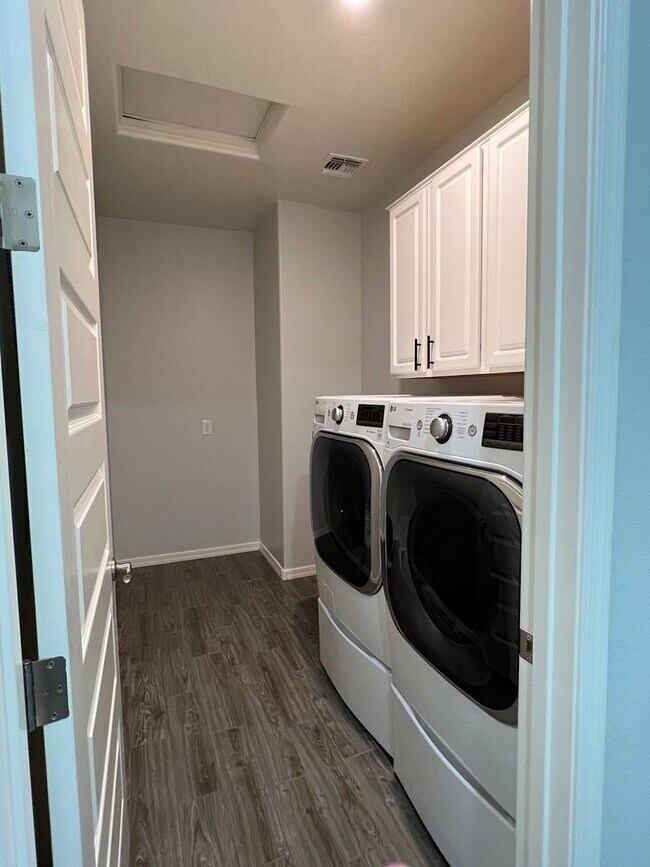 Building Photo - 2019 Build in Gated East Mark Community