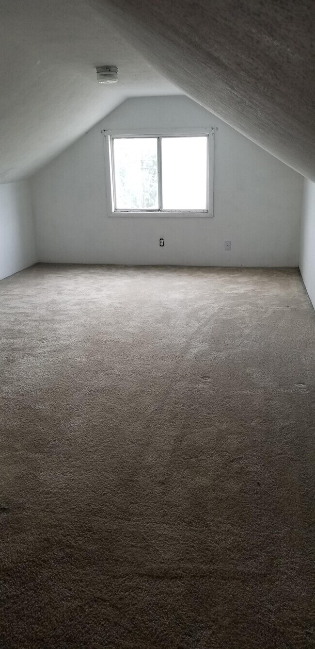 Building Photo - 615 W Main St