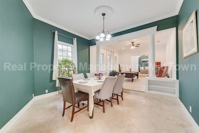 Building Photo - Stunning 4-Bedroom Retreat with Designer T...