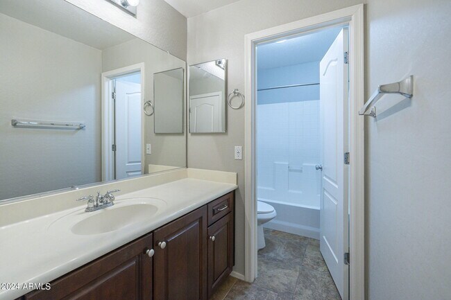 Building Photo - 2873 E Bart St