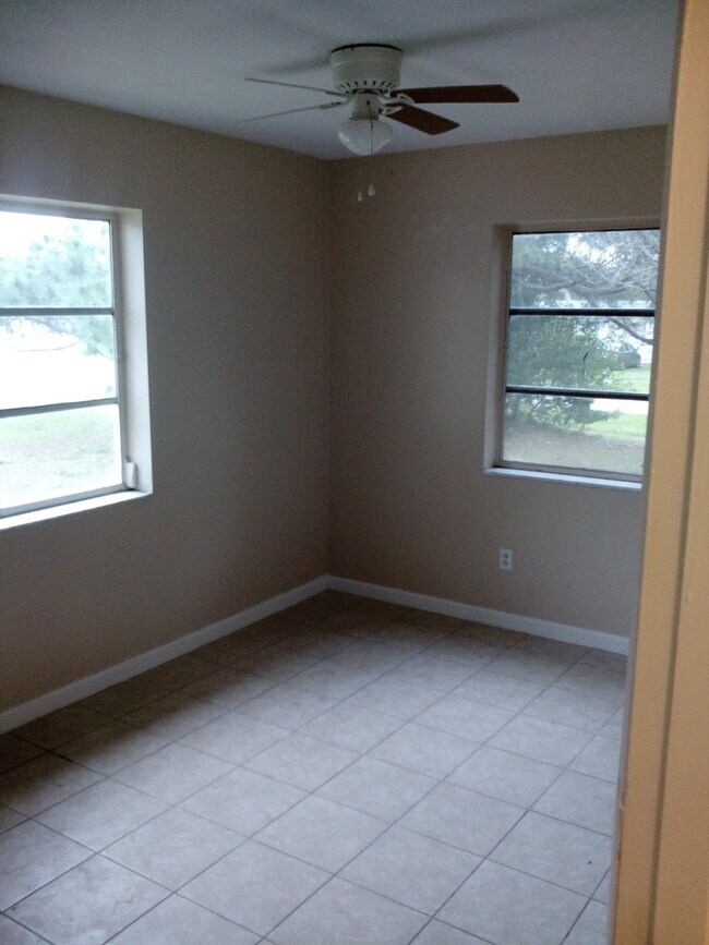 Building Photo - 3 Bed 1 Bath Home | Pet Friendly | Washer ...