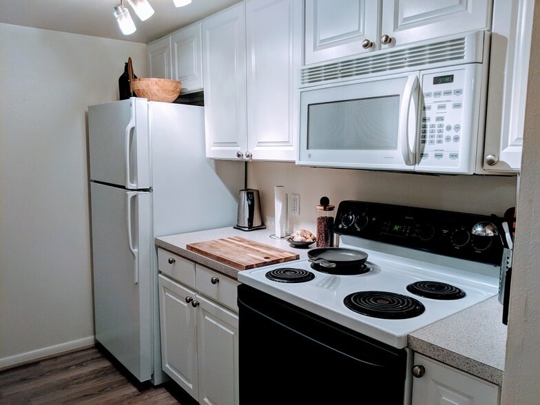 Building Photo - 1111 Maxwell Ave