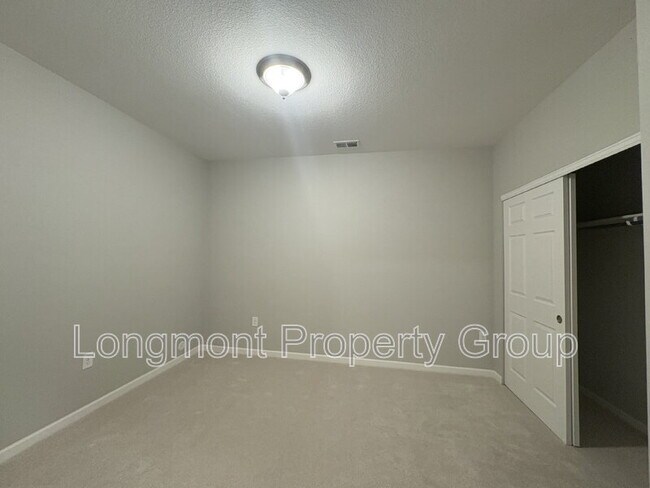 Building Photo - 804 Summer Hawk Dr