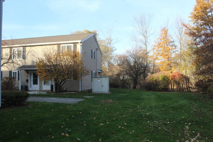 Building Photo - 10 Village Brook Ln