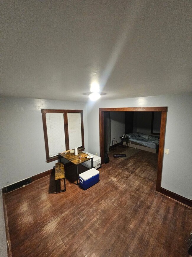 Building Photo - 1372 Merryman St