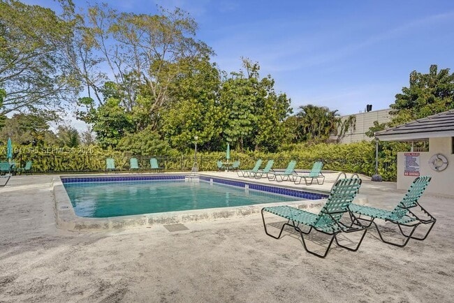 Building Photo - 2990 Oaktree Ln