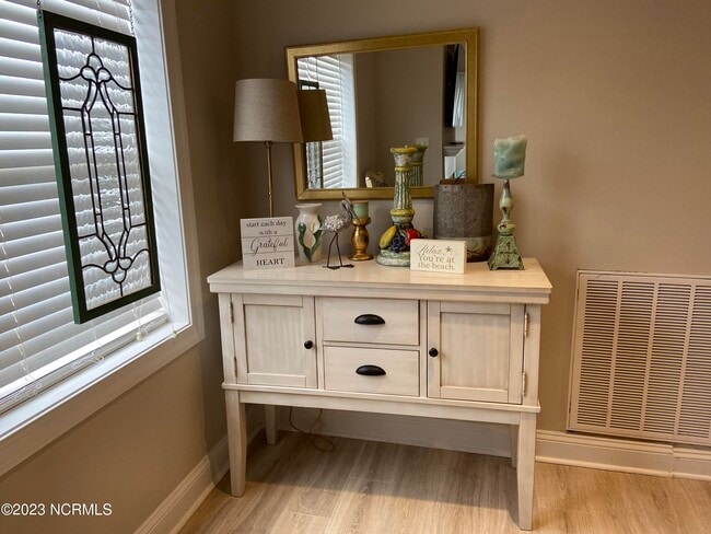 Building Photo - 404 Penny Ln