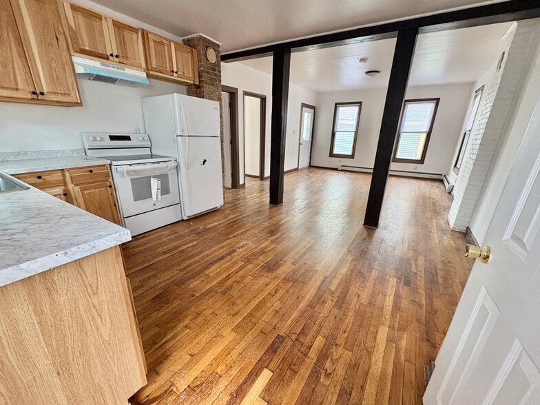 Kitchen/Living room - 178 Broad St