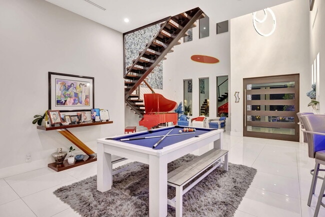 Building Photo - 334 Isle of Capri Dr