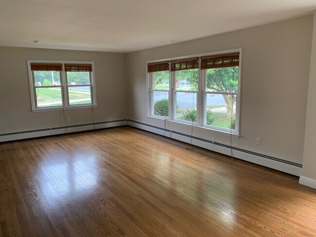 Building Photo - Beautiful 2 bed Rancher for Rent. Palmyra