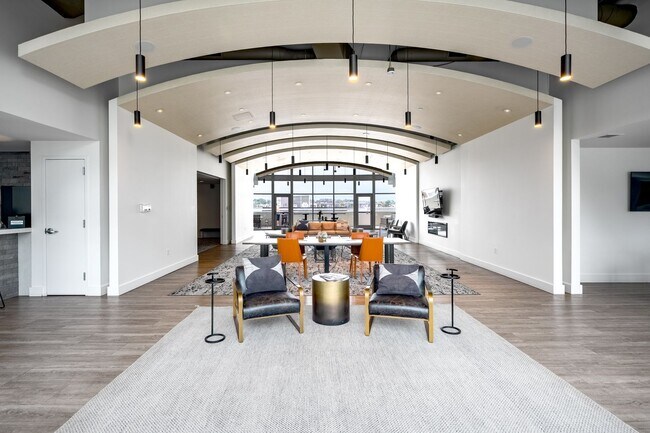 Building Photo - Glass House 1 Bed 1 Bath High Rise Condo w/ Mountain & City Views!!