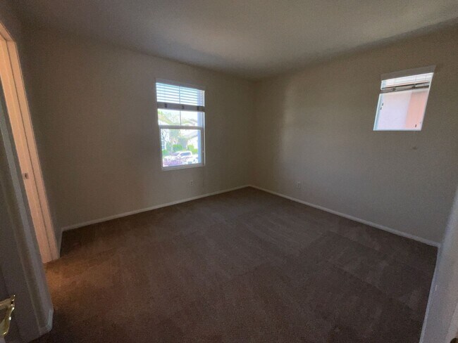Building Photo - 35884 Crickhowell Ave