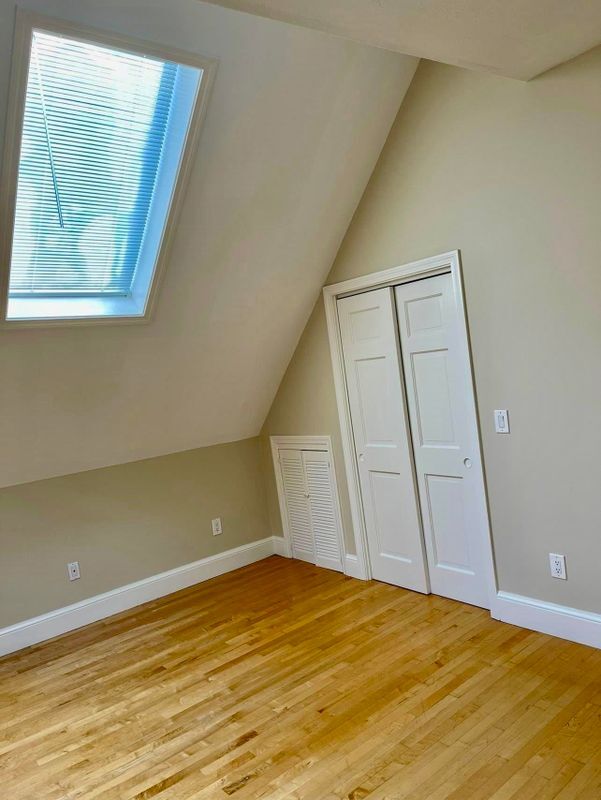 Building Photo - 314 Islington, 5