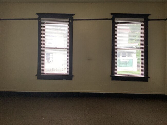 Building Photo - 501-503-503 McLane Ave