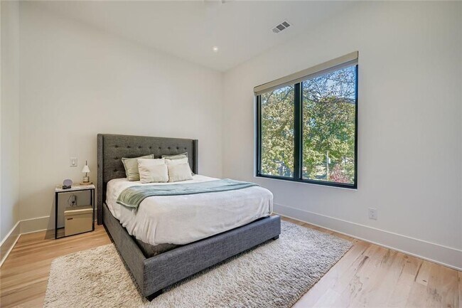 Building Photo - 1223 Mayfair Dr NE