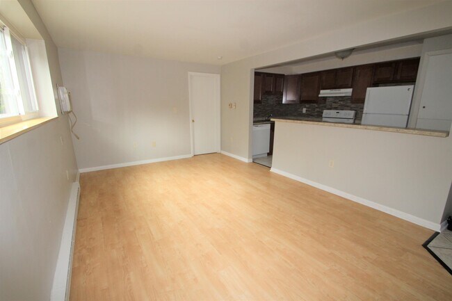 Building Photo - 1209 Logan Rd