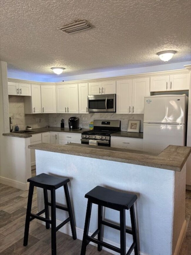 Building Photo - BEACH LIFE! 3/2 HOME FOR LEASE BEACHSIDE!
