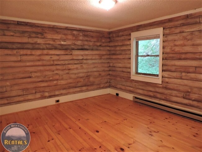 Building Photo - Log Home in Alpine Acres