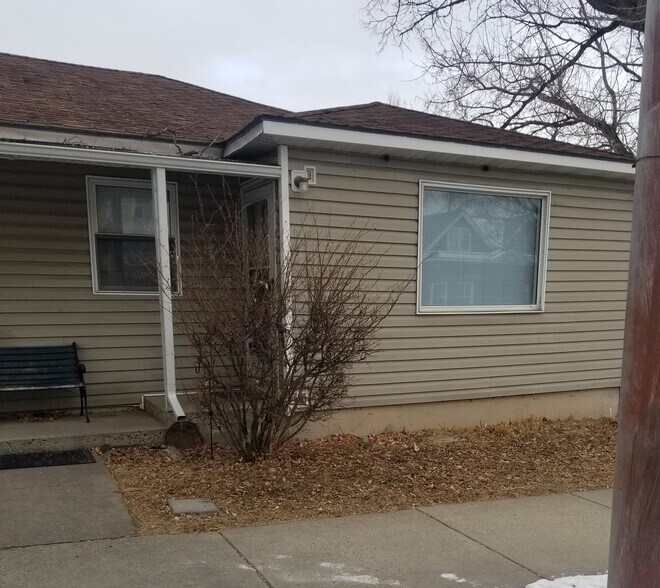 Front - 918 8th Ave