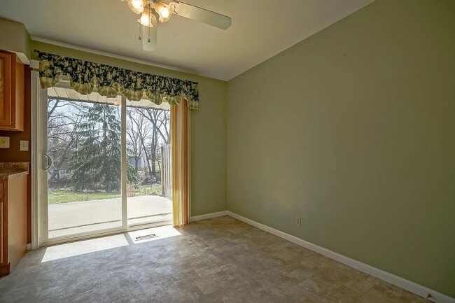 Building Photo - 1726-1728 W Blue Spruce Court