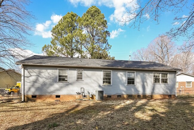 Building Photo - 3 Bedroom Home in High Point, NC!