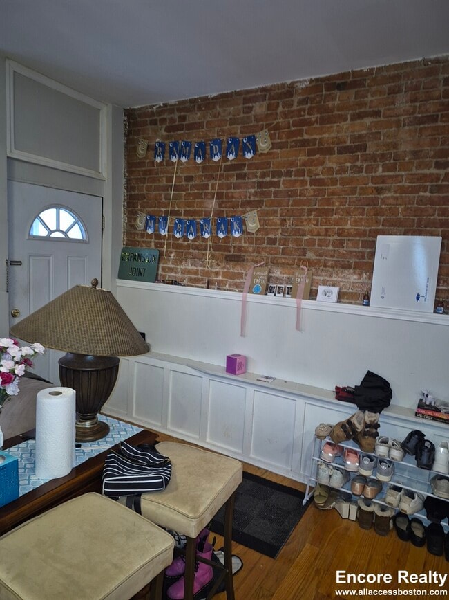 Building Photo - 153 Salem St