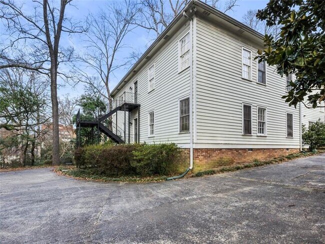 Building Photo - 1872 Wycliff Rd NW