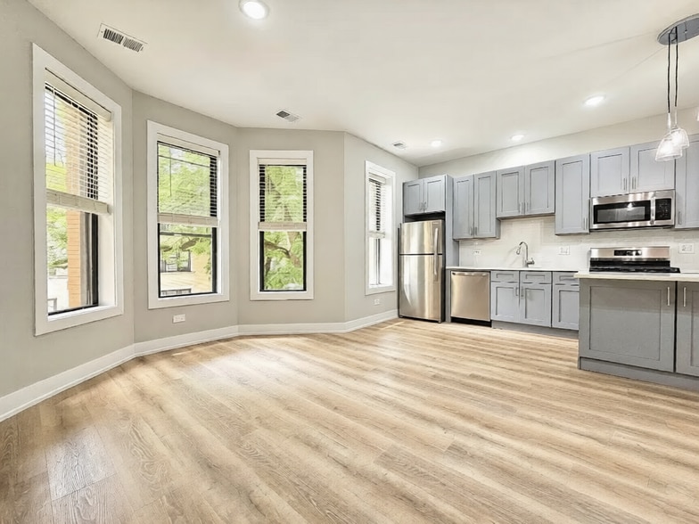 Building Photo - 441 W Belden Ave