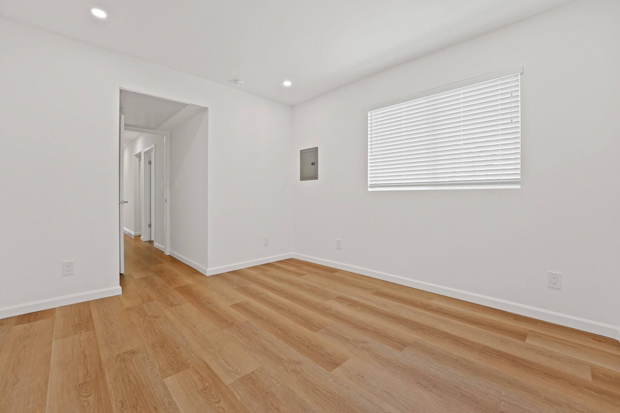 Building Photo - 4425 3rd Ave