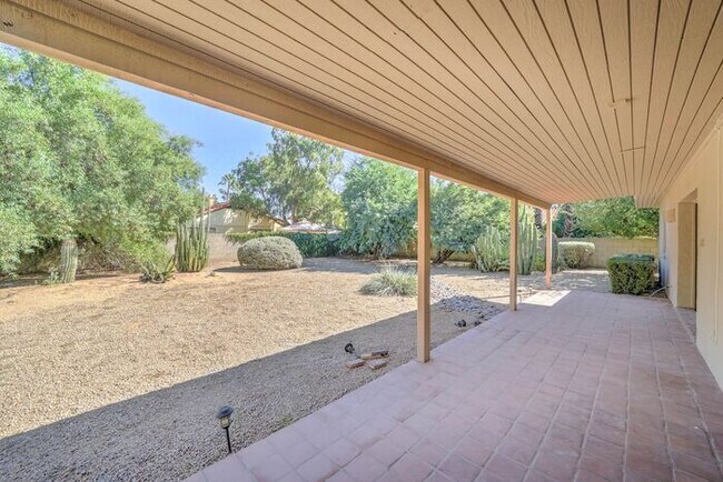 Building Photo - COMING SOON! Recently Remodeled Scottsdale...