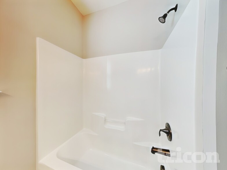 Building Photo - 10403 Drake Hill Dr