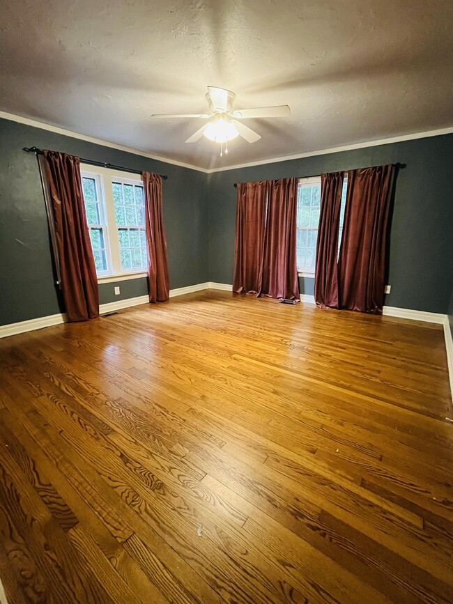 Building Photo - 1600 NW 38th St