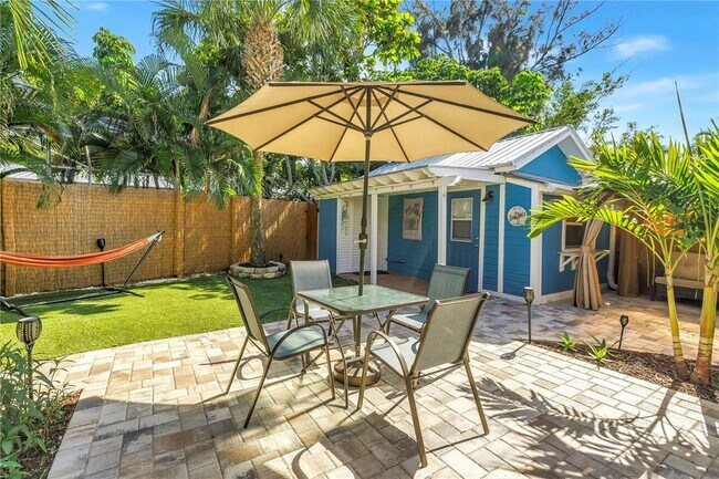 Building Photo - 748 11th Ave N