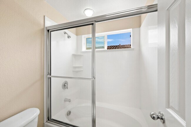 Building Photo - Mission Valley 3 Bedroom Townhome at Escal...