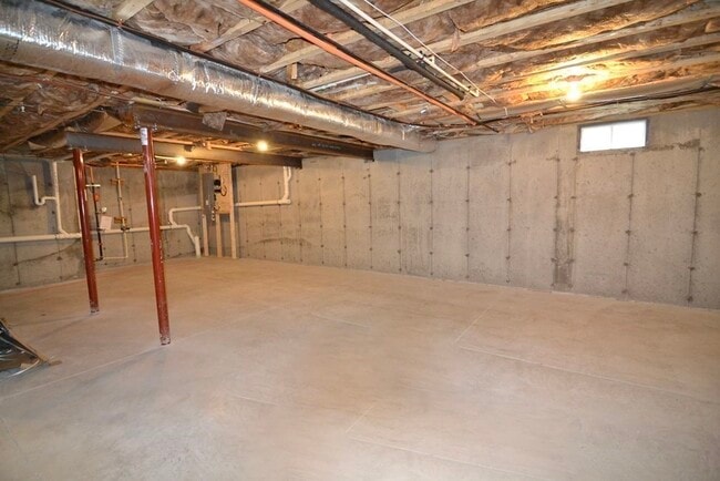 Building Photo - 8 Spicebush Ct