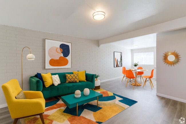 2BR, 2BA - 910SF-Livingroom - U Apartments @ Melrose