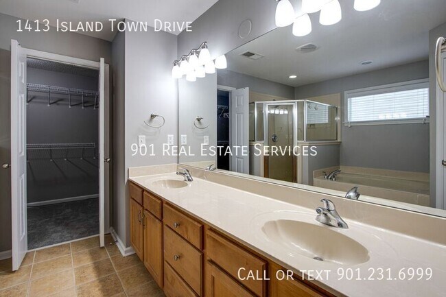 Building Photo - 1413 Island Town Dr