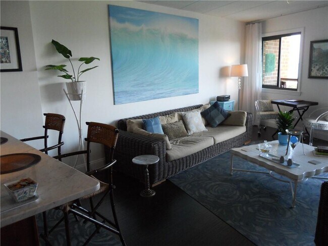 Building Photo - 1303 Capella S