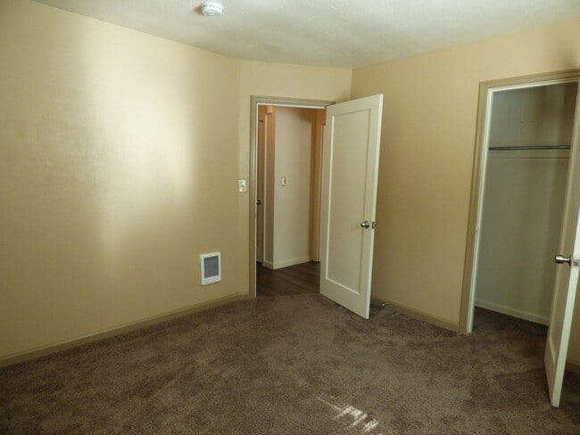 Building Photo - 2 BED 1 BATH COTTAGE IN SOUTH SALEM-OFF OF...