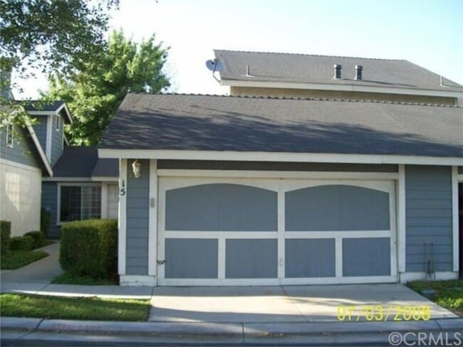 Building Photo - Spacious 2 bedroom condo with garage